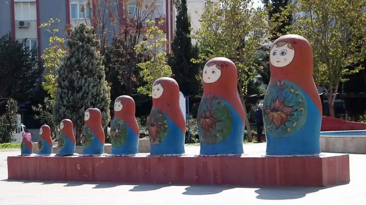 Konyaaltı’nda Matruşka Heykelleri Söküldü 1